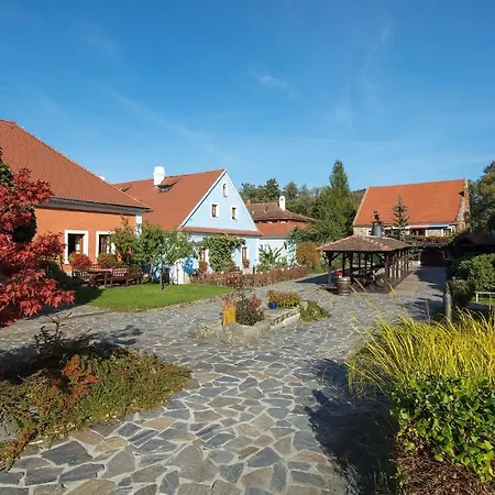 Farma Michael Na Tvrzi Nedvezi * Netvořice